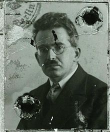 Dieses Bild hat ein leeres Alt-Attribut. Der Dateiname ist 220px-Walter_Benjamin_vers_1928.jpg